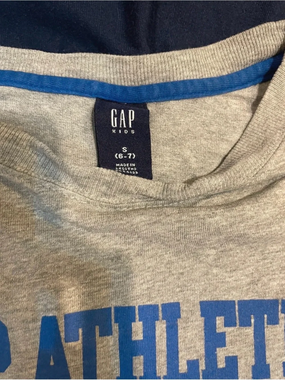 Gap Kids Athletic Department Gray Long Sleeve Shirt (Size S, 6-7)